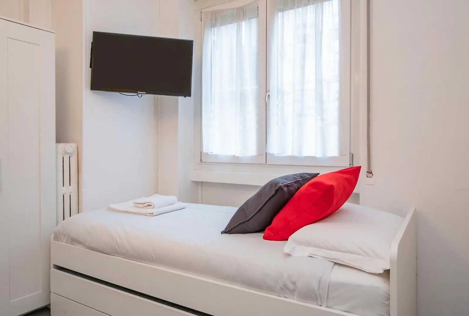 Italstay - Suite Sui Navigli - Pet Friendly Milano 0*,  Italia