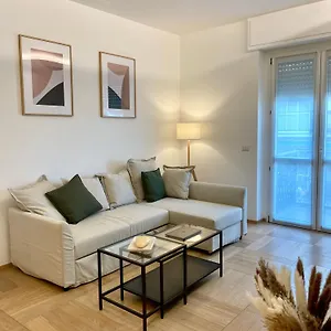 Appartamento Faenza 18, A Cozy, Milano